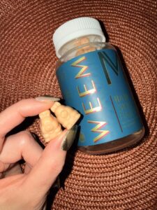 Amazon same product WEEM Hair Skin and Nails Gummies - Supports Healthy Hair - Vegan biotin Vitamins for Women & Men Supports Faster Hair Growth, Stronger Nails, Healthy Skin, Extra Strength photo review