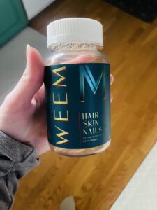 Amazon same product WEEM Hair Skin and Nails Gummies - Supports Healthy Hair - Vegan biotin Vitamins for Women & Men Supports Faster Hair Growth, Stronger Nails, Healthy Skin, Extra Strength photo review