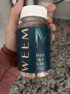 Amazon same product WEEM Hair Skin and Nails Gummies - Supports Healthy Hair - Vegan biotin Vitamins for Women & Men Supports Faster Hair Growth, Stronger Nails, Healthy Skin, Extra Strength photo review