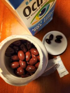 Amazon same product Ocuvite 50+ Eye Vitamin & Mineral Supplement, Multivitamin for Vision & Ocular Health with Omega-3, Zinc, Vitamins C & E, Lutein & Zeaxanthin, Zinc Supplements for Women and Men photo review