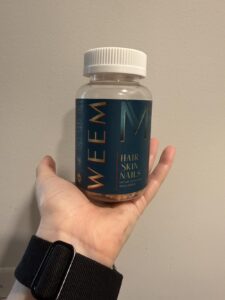 Amazon same product WEEM Hair Skin and Nails Gummies - Supports Healthy Hair - Vegan biotin Vitamins for Women & Men Supports Faster Hair Growth, Stronger Nails, Healthy Skin, Extra Strength photo review