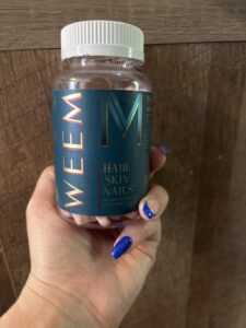 Amazon same product WEEM Hair Skin and Nails Gummies - Supports Healthy Hair - Vegan biotin Vitamins for Women & Men Supports Faster Hair Growth, Stronger Nails, Healthy Skin, Extra Strength photo review