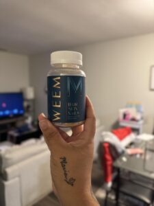 Amazon same product WEEM Hair Skin and Nails Gummies - Supports Healthy Hair - Vegan biotin Vitamins for Women & Men Supports Faster Hair Growth, Stronger Nails, Healthy Skin, Extra Strength photo review