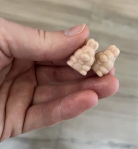 Amazon same product WEEM Hair Skin and Nails Gummies - Supports Healthy Hair - Vegan biotin Vitamins for Women & Men Supports Faster Hair Growth, Stronger Nails, Healthy Skin, Extra Strength photo review