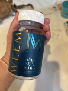 Amazon same product WEEM Hair Skin and Nails Gummies - Supports Healthy Hair - Vegan biotin Vitamins for Women & Men Supports Faster Hair Growth, Stronger Nails, Healthy Skin, Extra Strength photo review