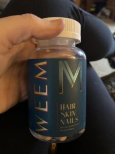 Amazon same product WEEM Hair Skin and Nails Gummies - Supports Healthy Hair - Vegan biotin Vitamins for Women & Men Supports Faster Hair Growth, Stronger Nails, Healthy Skin, Extra Strength photo review