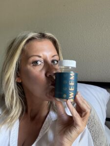 Amazon same product WEEM Hair Skin and Nails Gummies - Supports Healthy Hair - Vegan biotin Vitamins for Women & Men Supports Faster Hair Growth, Stronger Nails, Healthy Skin, Extra Strength photo review